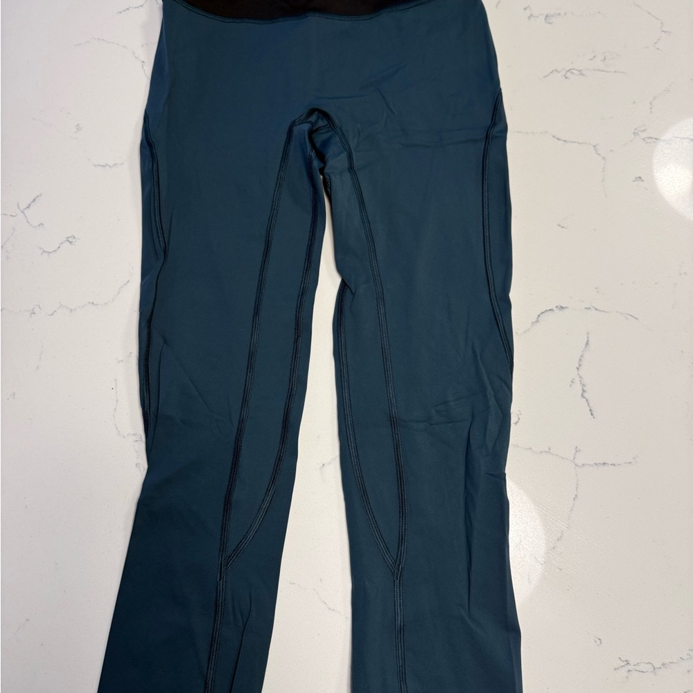 Lululemon Run the Day Crop. Submarine. Size 4.